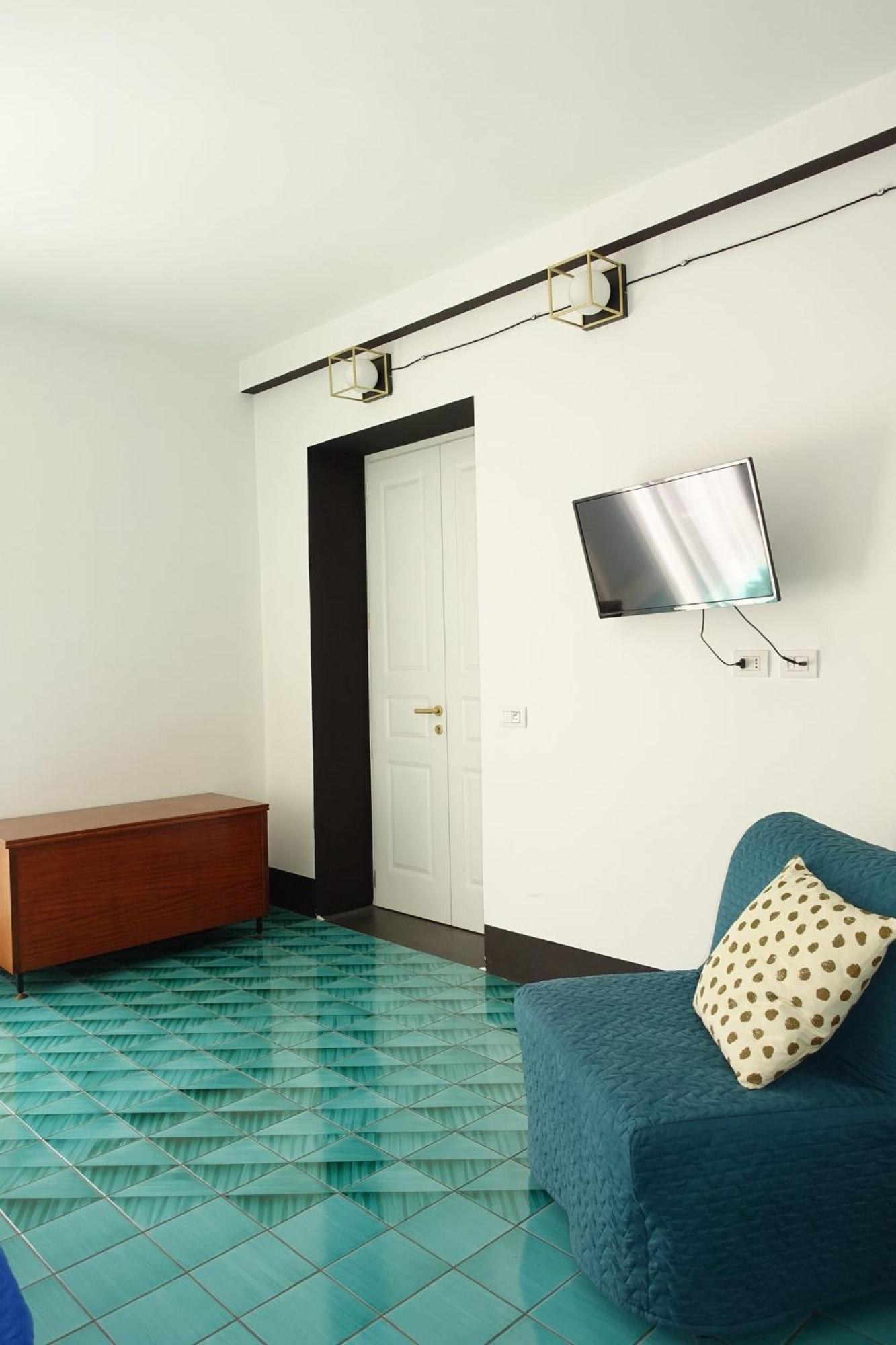 Ninina Boutique Suites Salerno Exterior photo