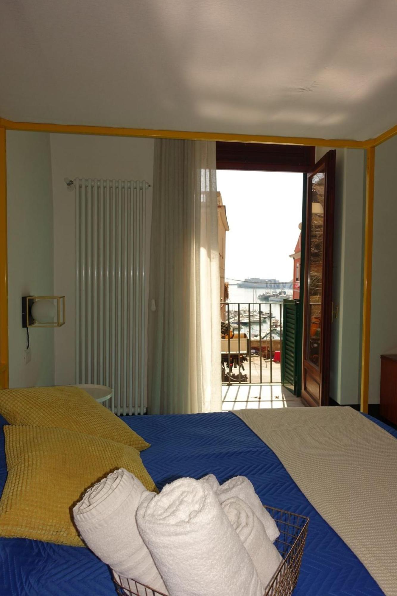 Ninina Boutique Suites Salerno Exterior photo